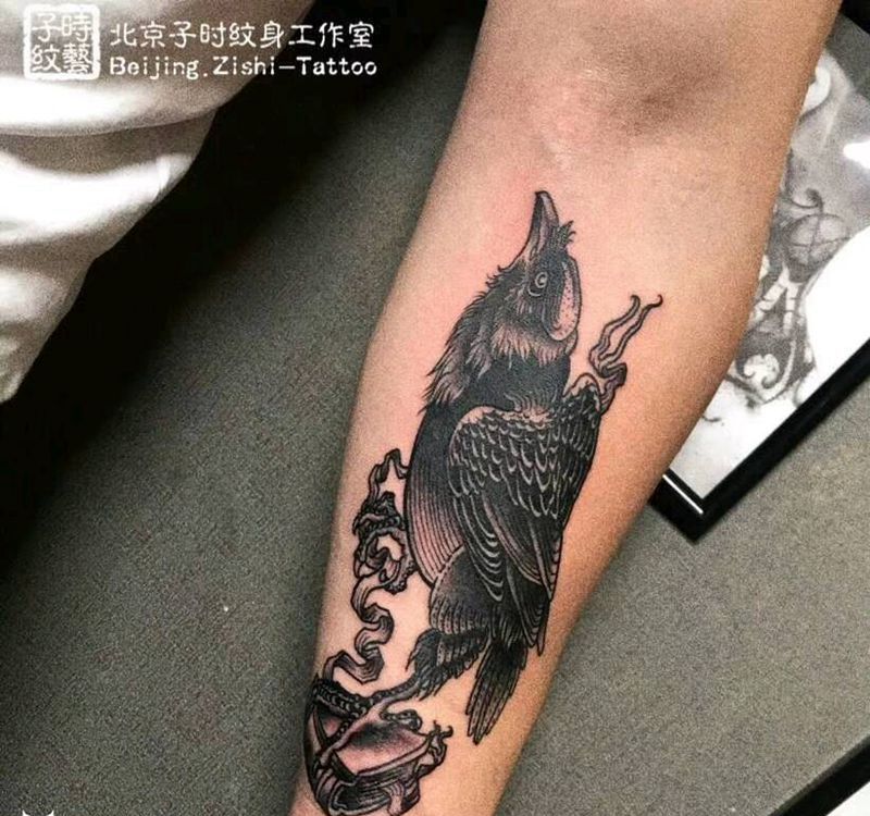 乌鸦纹身图片_手臂纹身图案