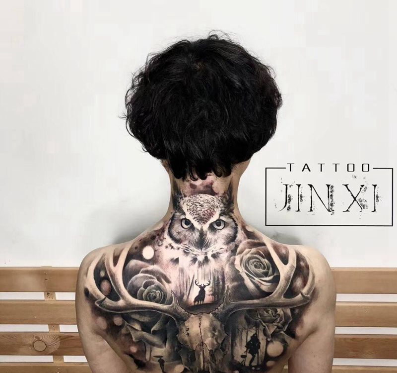 猫头鹰纹身图片_颈部背部欧美写实猫头鹰遮盖纹身图案