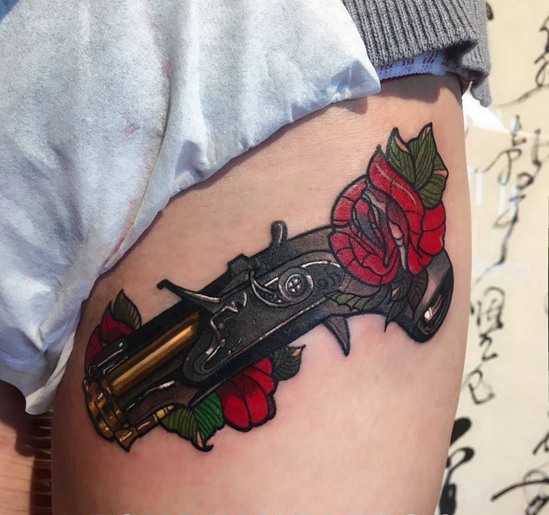 【大腿遮疤双枪】纹身图片_腿部New School枪双枪玫瑰纹身图案