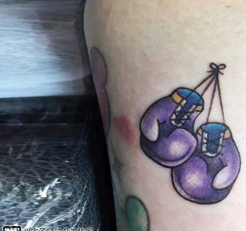拳击手套纹身图片_手臂Old School纹身图案
