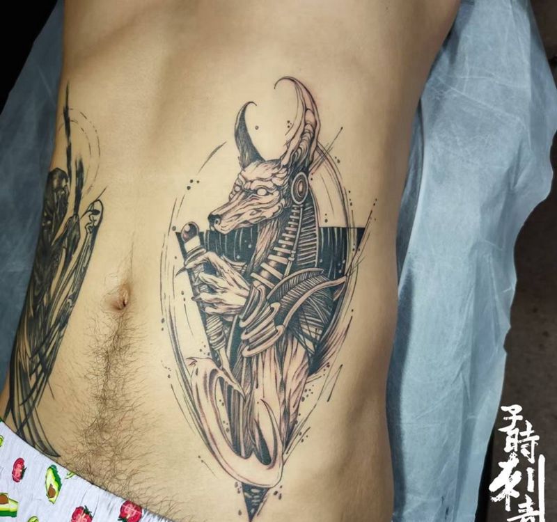 死神阿努比斯纹身图片_腹部阿努比斯纹身图案