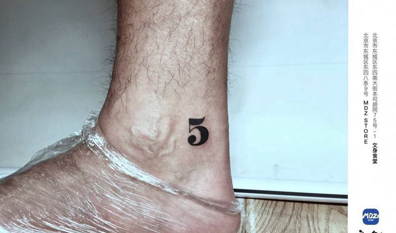 5纹身图片_脚部数字纹身图案