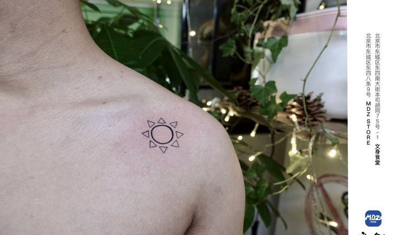 无标题纹身图片_肩部几何纹身图案