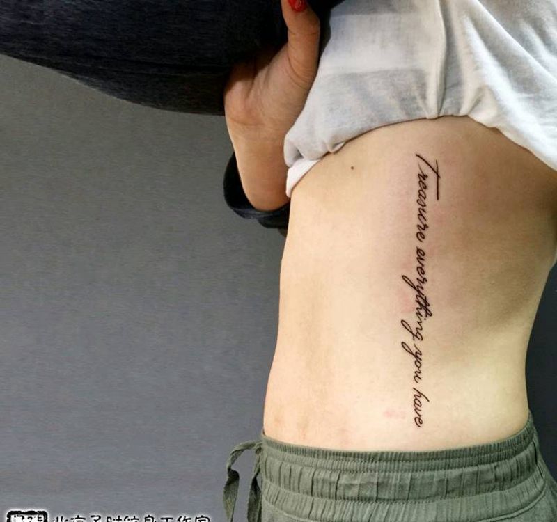 英文纹身图片_腰部花体字纹身图案