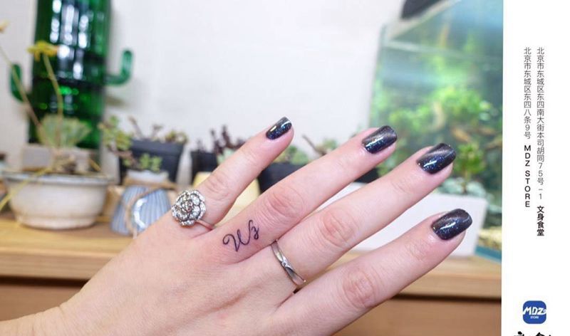 W Z纹身图片_手部文字纹身图案