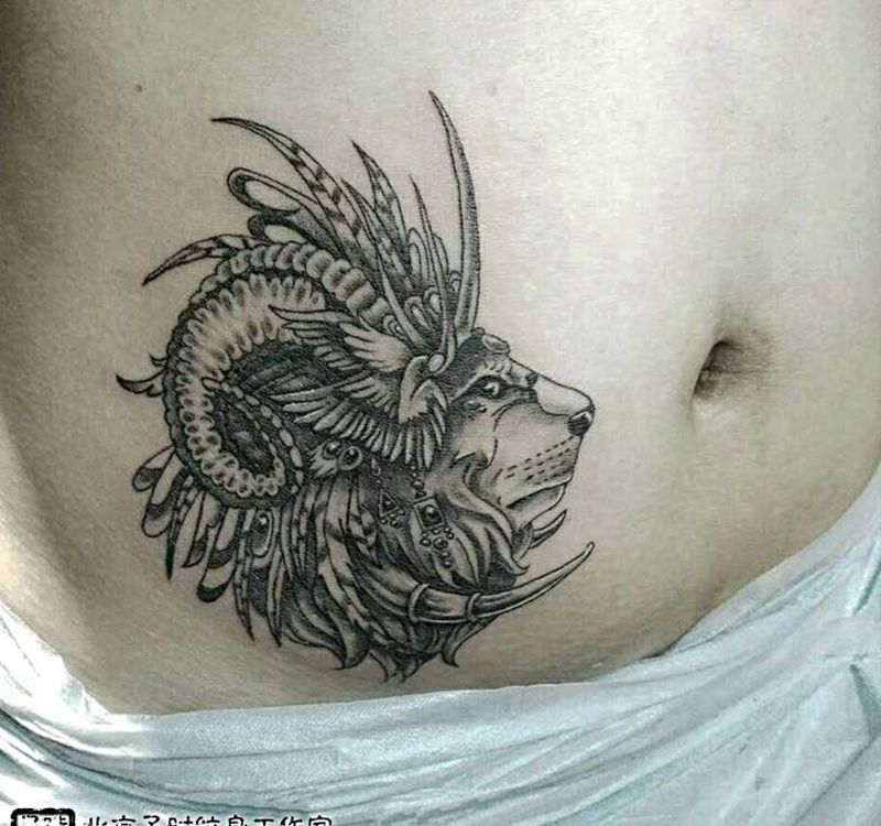 印第安狮子纹身图片_腹部欧美写实纹身图案