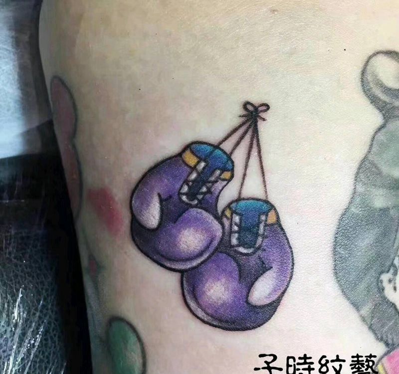 拳击手套纹身图片_手臂Old School纹身图案