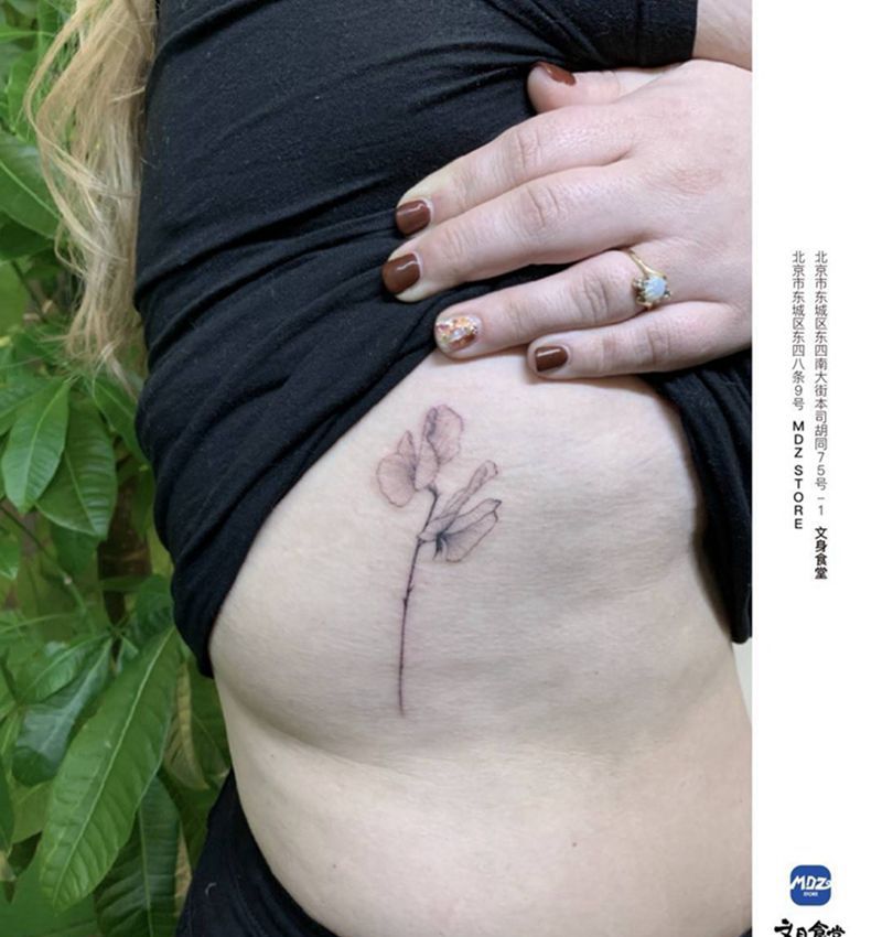 无标题纹身图片_腹部点刺纹身图案