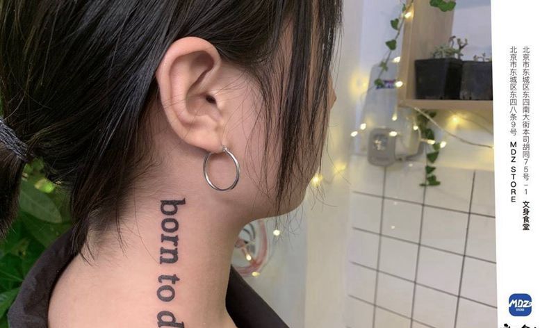 无标题纹身图片_颈部英文纹身图案