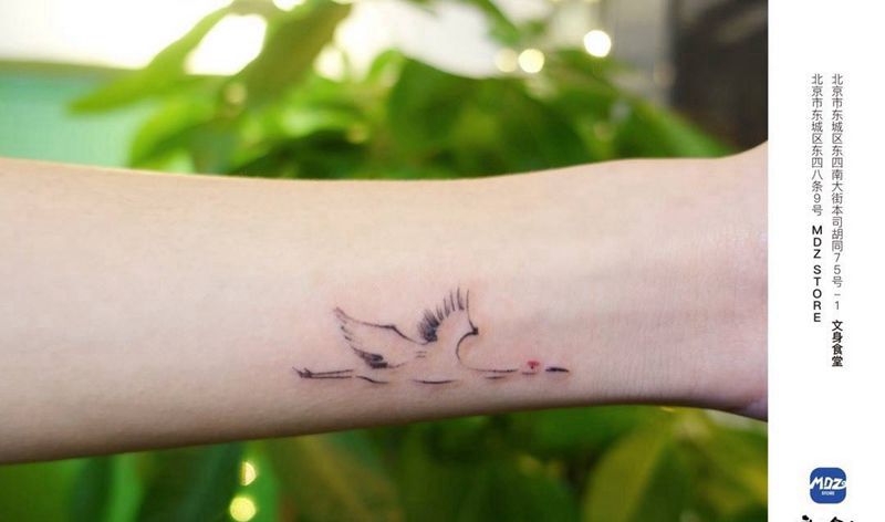 鹤纹身图片_手臂水墨纹身图案