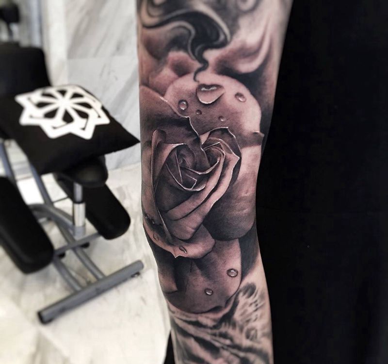 玫瑰纹身图片_欧美写实手臂成品原创纹身图案
