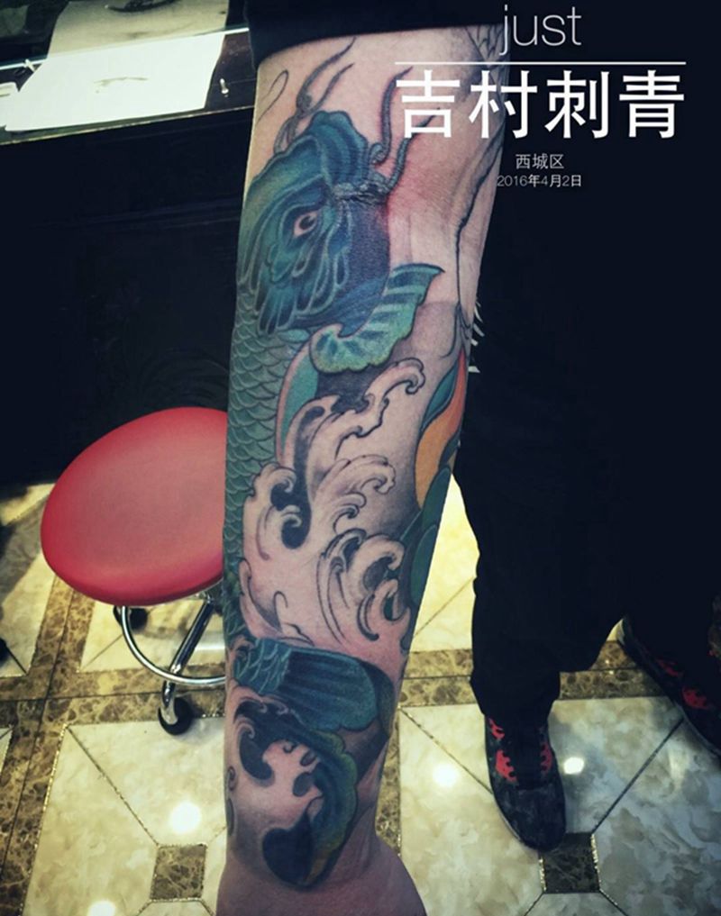 传统彩色鲤鱼、未完成纹身图片_