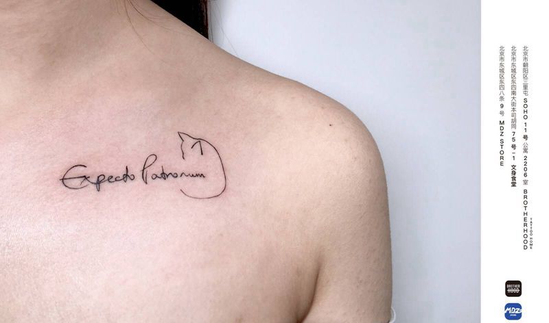 无标题纹身图片_肩部英文纹身图案