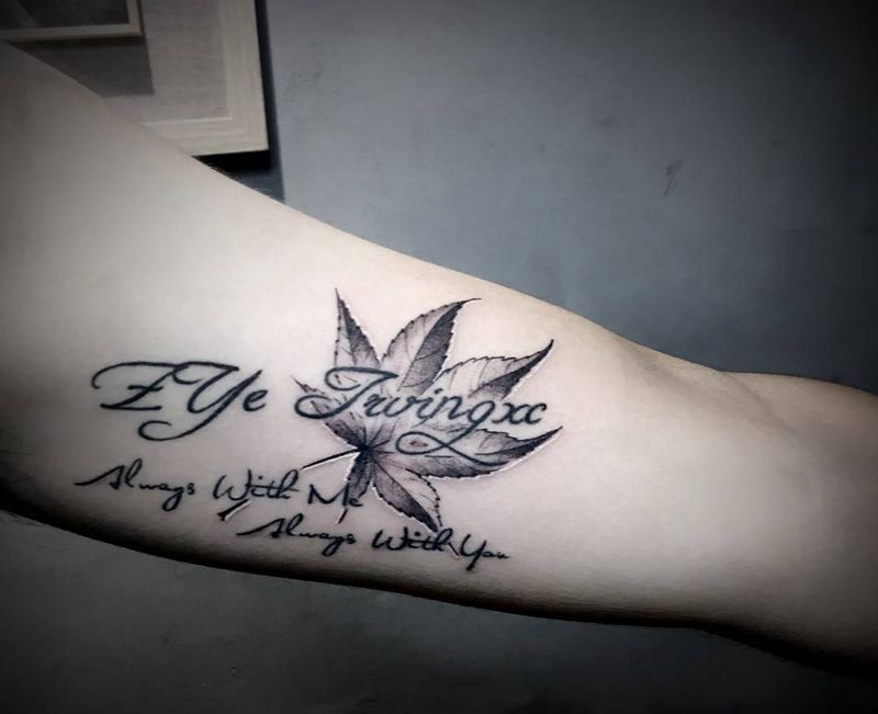 就是墨客刺青纹身图片_手臂点刺新传统纹身图案