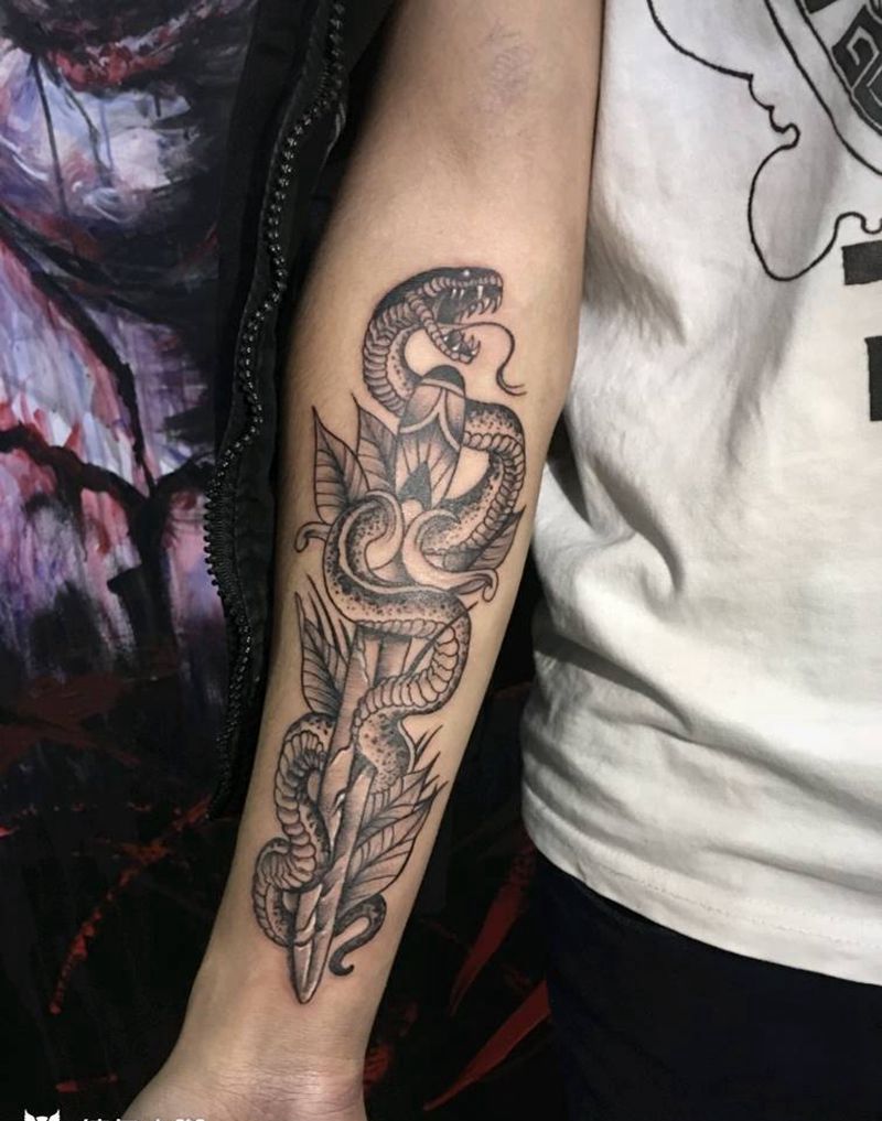 暗黑蛇纹身图片_手臂欧美写实纹身图案