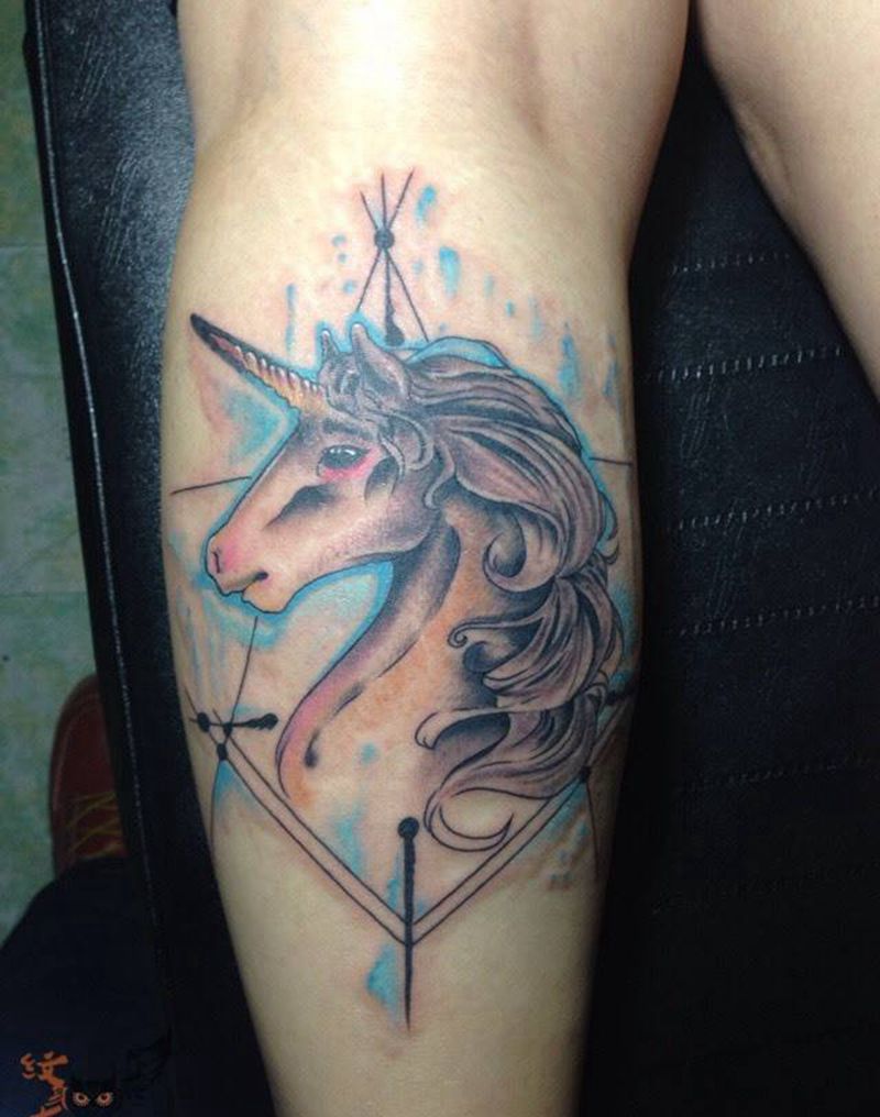 独角兽纹身图片_写实肖像清新传统欧美习俗动物腿部背部手臂纹身图案