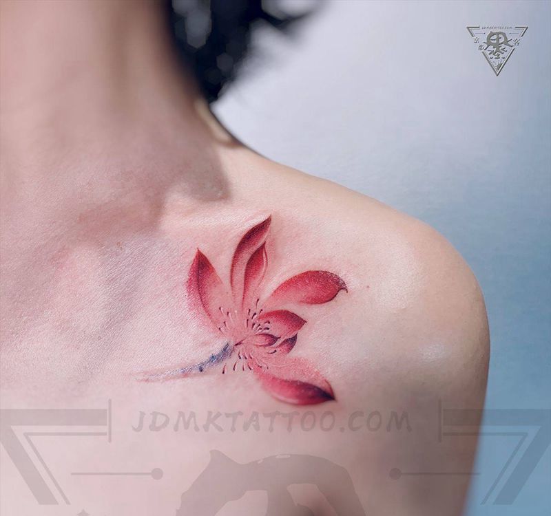 纹身/刺青纹身图片_胸部水墨荷花水彩纹身图案