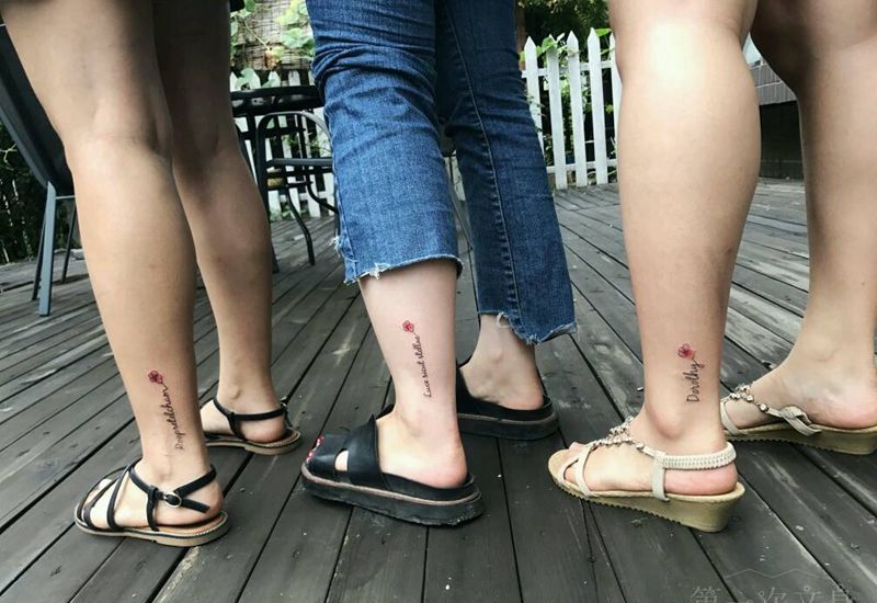 闺蜜纹身纹身图片_肩部背部手臂清新字符植物闺蜜成品纹身图案