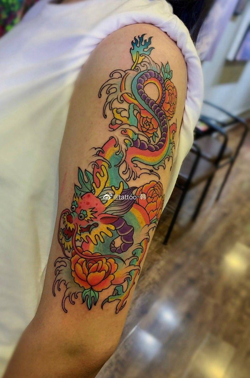 彩虹龙纹身图片_