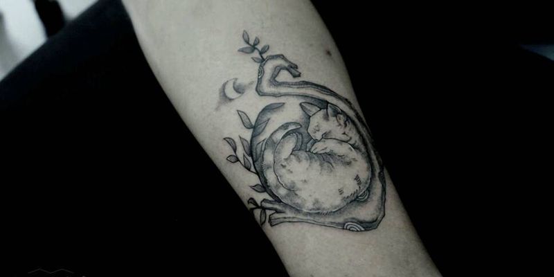 月光下的小毛球纹身图片_肩部胸部背部腿部欧美动物植物原创成品纹身图案