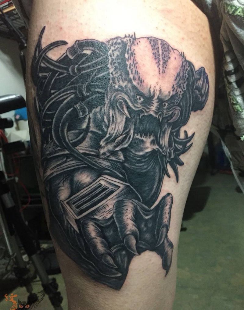 铁血战士纹身图片_肖像清新传统欧美写实人物鬼神宗教胸部背部纹身图案