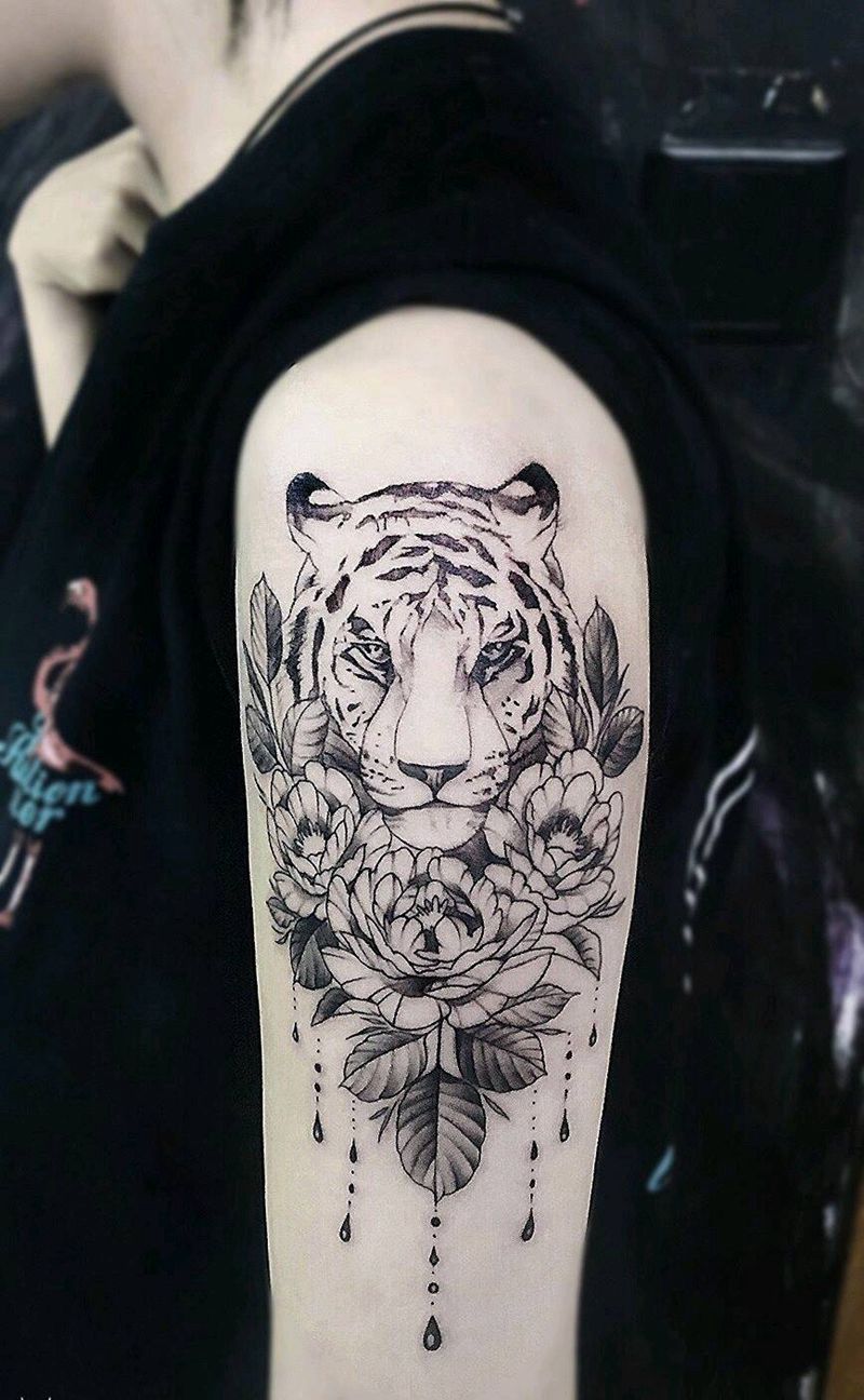 小脑付纹身图片_手臂清新纹身图案