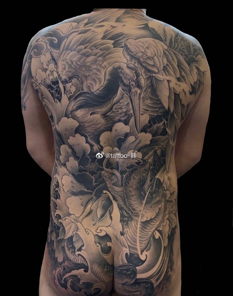 满背鹤纹身图片_