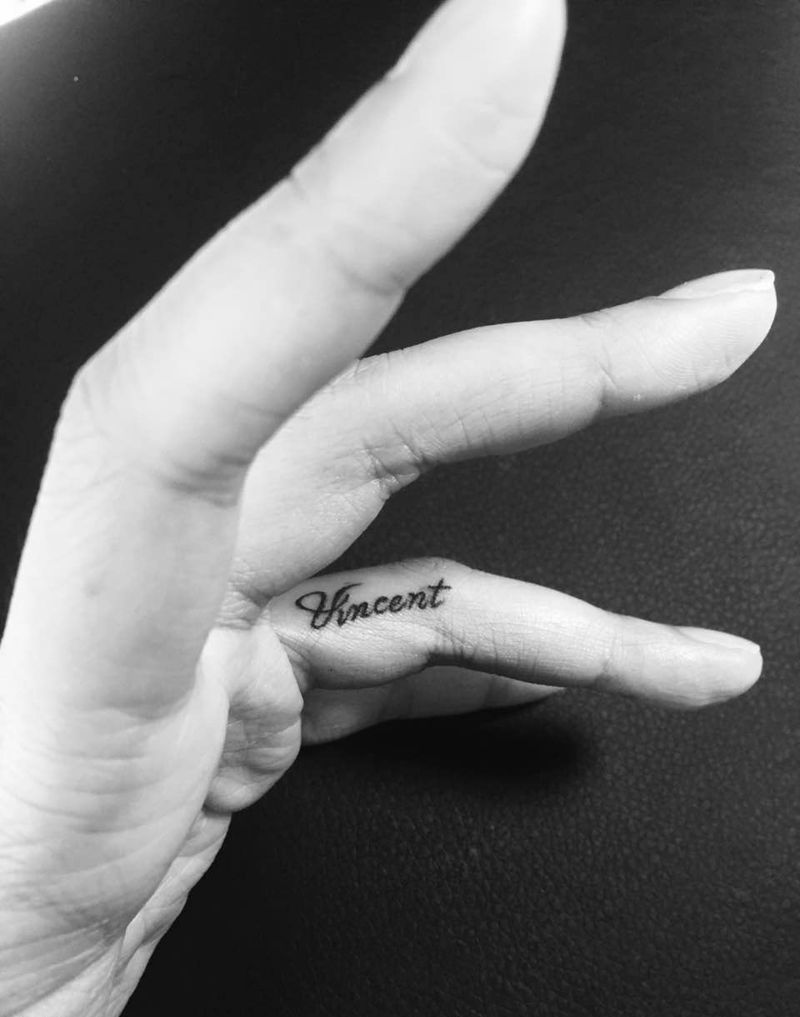 京都墨客刺青---手指纹身纹身图片_手部原创字母成品纹身图案