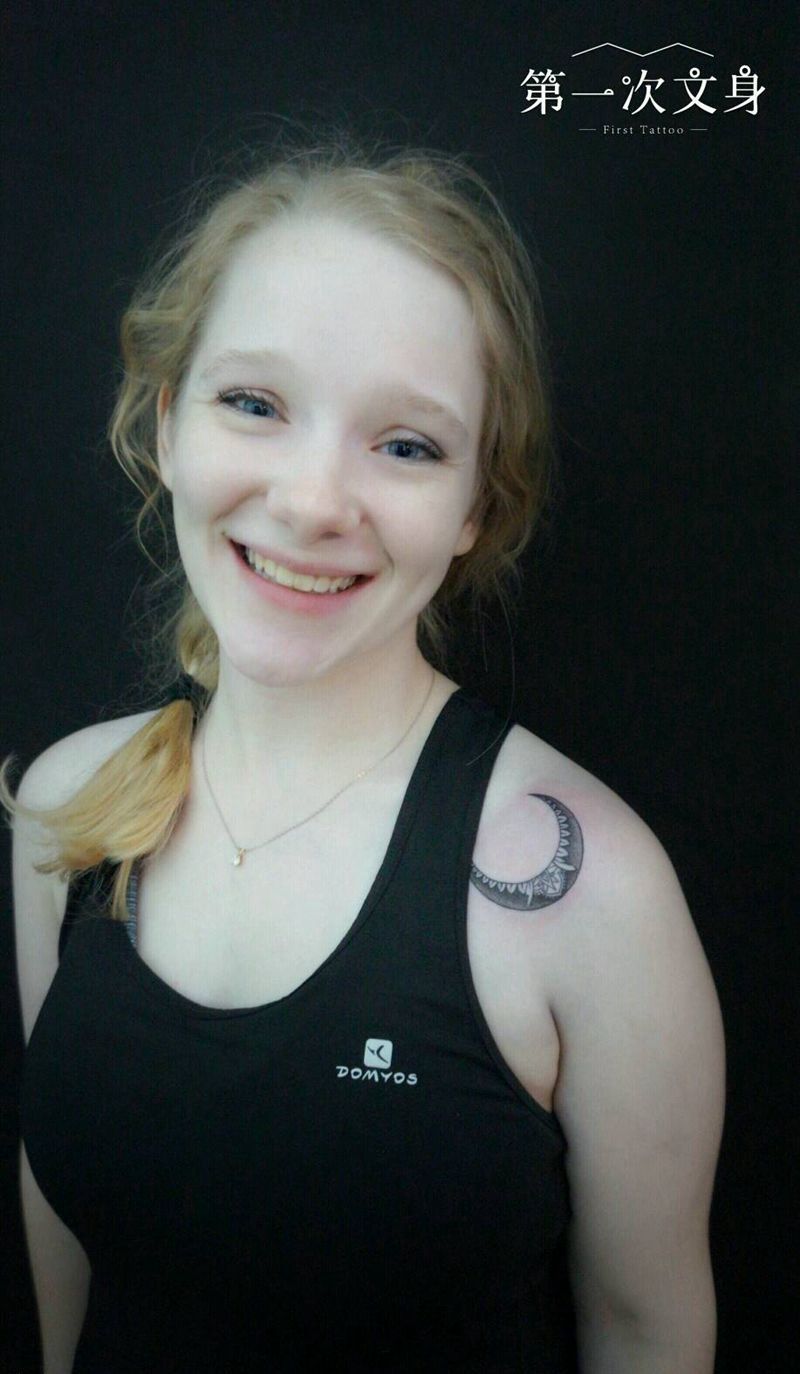 星月纹身图片_肩部欧美几何成品纹身图案