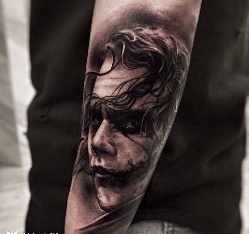 小丑纹身图片_成品手臂写实欧美肖像原创人物纹身图案