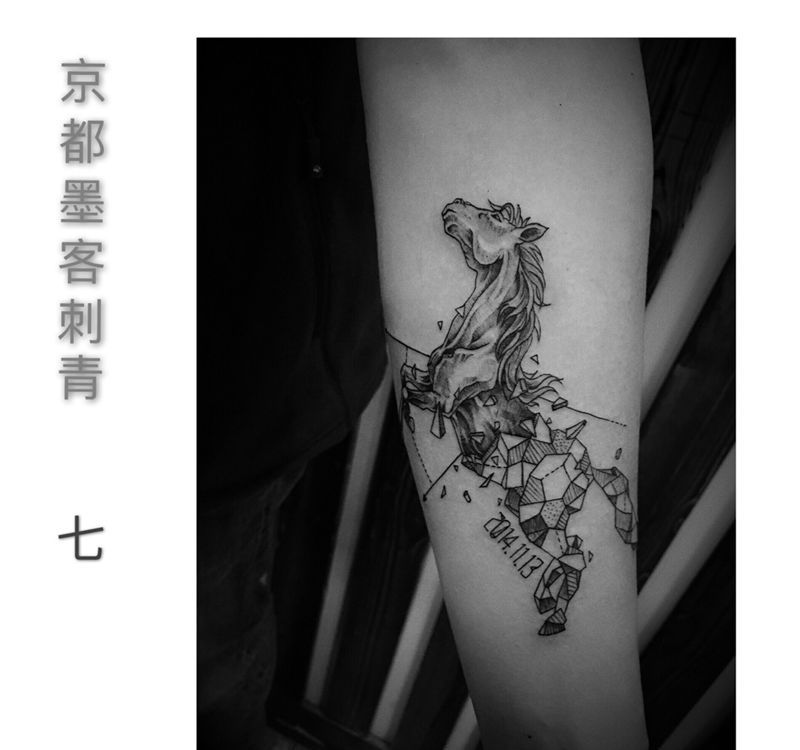 京都墨客刺青--七纹身图片_成品手臂清新动物字符纹身图案