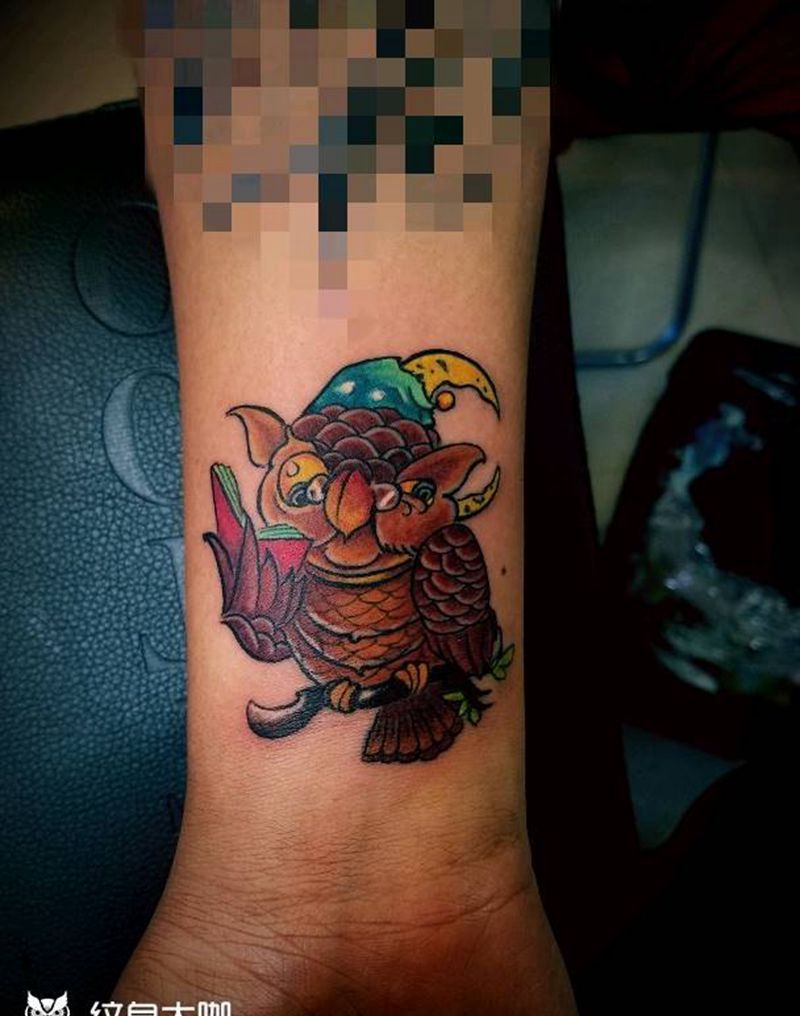 猫头鹰school风格纹身图片_手臂欧美清新动物成品纹身图案