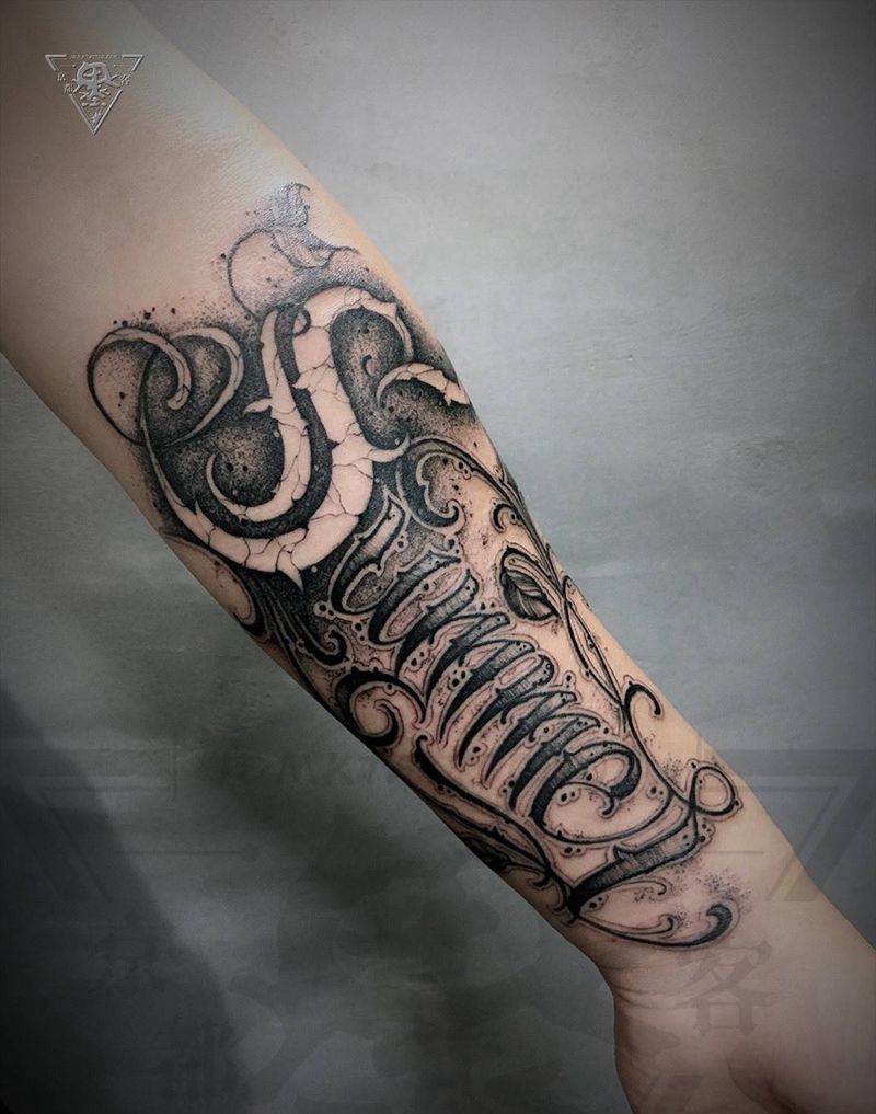 京都墨客刺青纹身图片_手臂花体字纹身图案