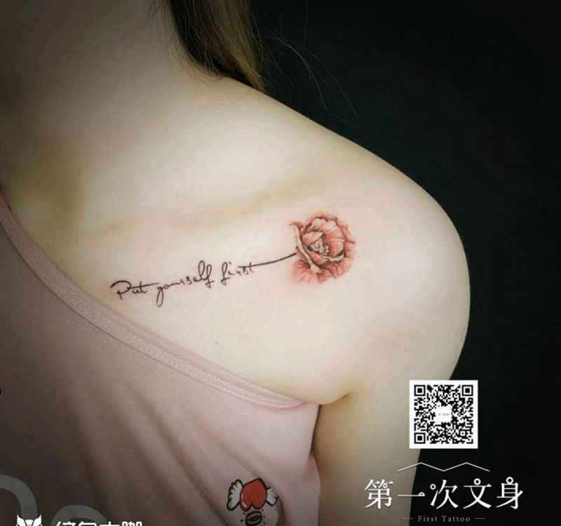 花纹身图片_肩部水彩纹身图案