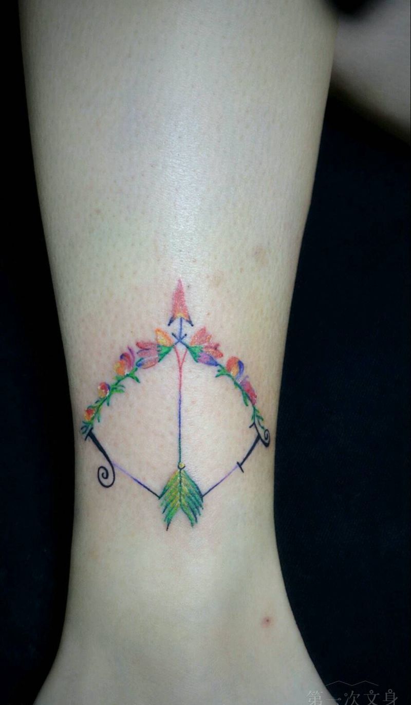 弓箭纹身图片_肩部手臂腿部清新植物成品纹身图案