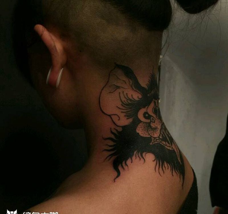 蝙蝠纹身图片_颈部欧美鬼神成品纹身图案