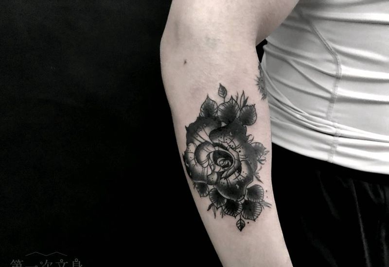 玫瑰纹身图片_腰部背部手臂腿部欧美植物玫瑰成品纹身图案