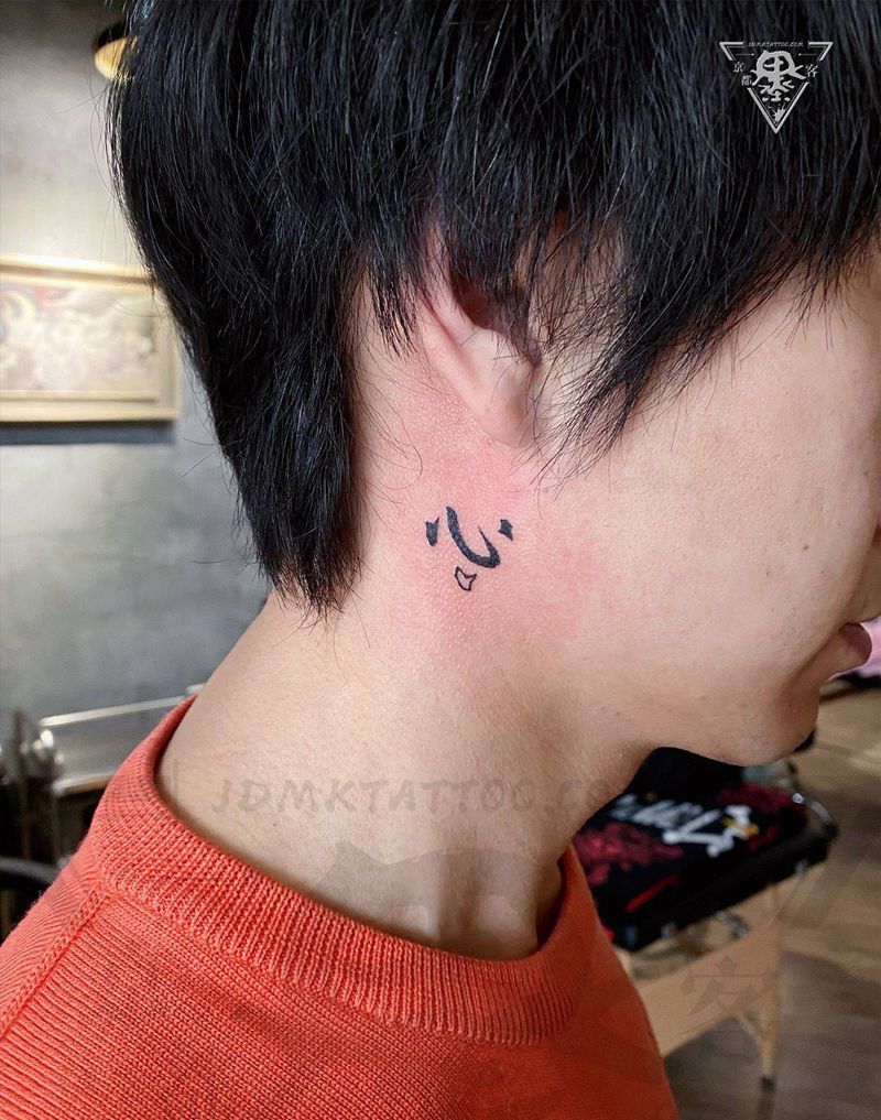 纹身/刺青纹身图片_颈部水墨纹身图案