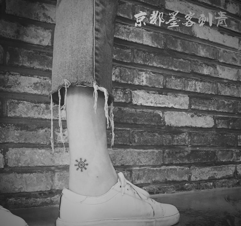 京都墨客刺青-娟姐纹身图片_成品写实清新原创腿部图腾纹身图案