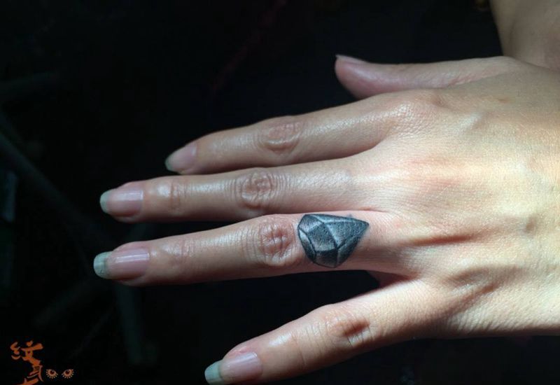 一小图一遮盖纹身图片_成品腰部腹部手部肖像欧美字符图腾几何情侣纹身图案