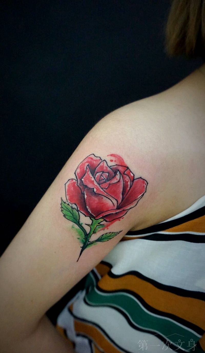 玫瑰纹身图片_手臂清新植物成品纹身图案