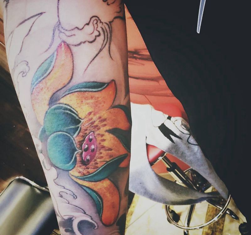 传统彩色莲花纹身图片_