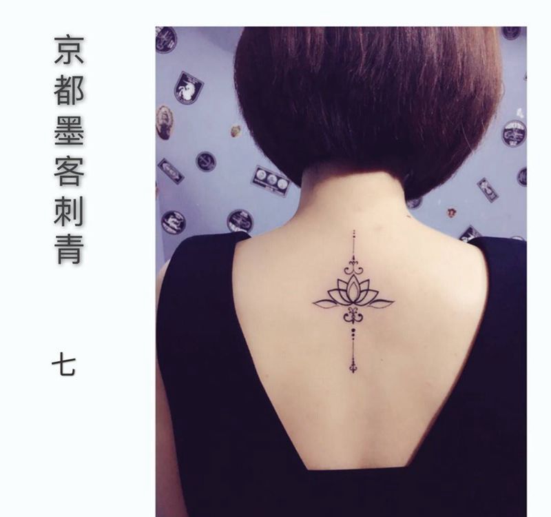 京都墨客刺青--七纹身图片_背部成品手稿原创几何字符图腾清新纹身图案