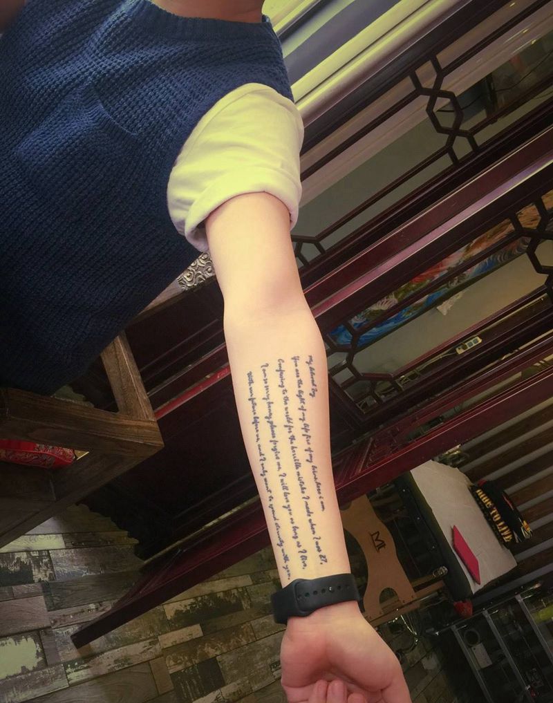 京都墨客刺青纹身图片_字母手臂纹身图案