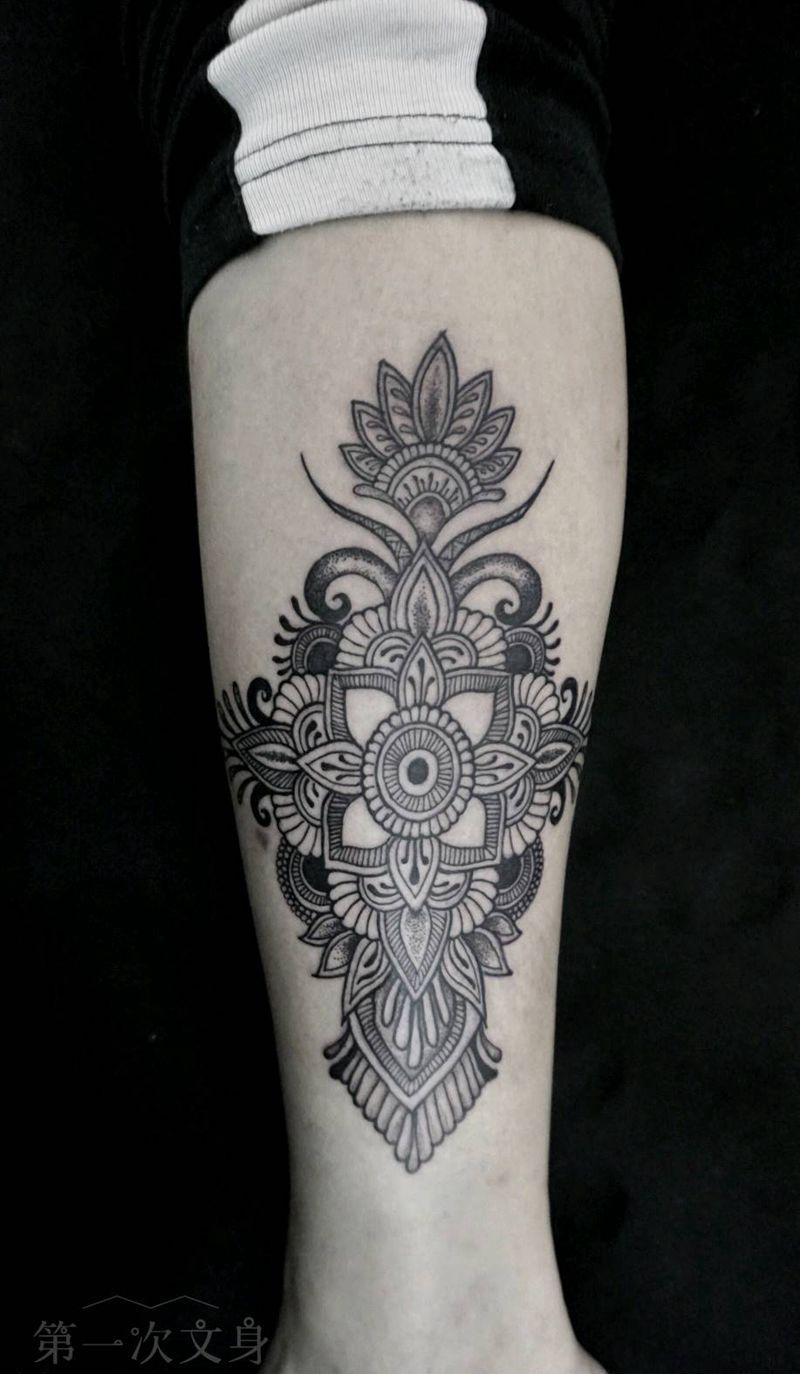 小腿mandala纹身图片_腰部背部手臂腿部欧美几何图腾成品纹身图案