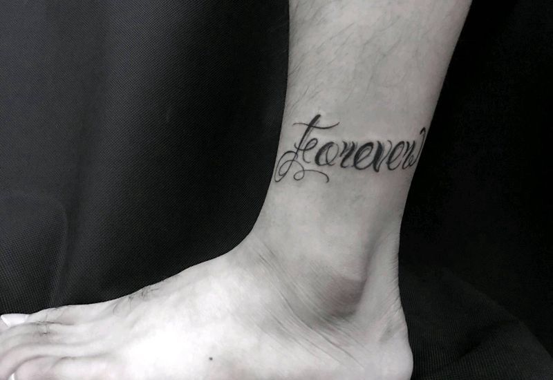 『forever』情侣花体字纹身图片_肩部背部手臂腿部欧美字符情侣原创花体字成品纹身图案