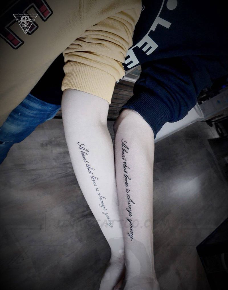 京都墨客刺青纹身图片_手臂花体字纹身图案