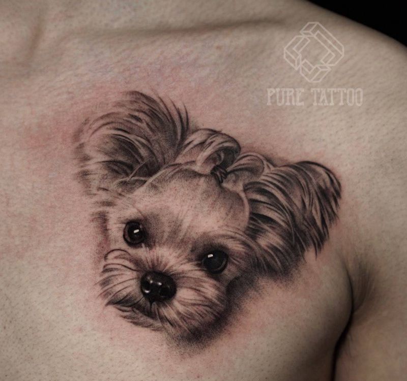 陪伴纹身图片_胸部欧美写实狗狗纹身图案