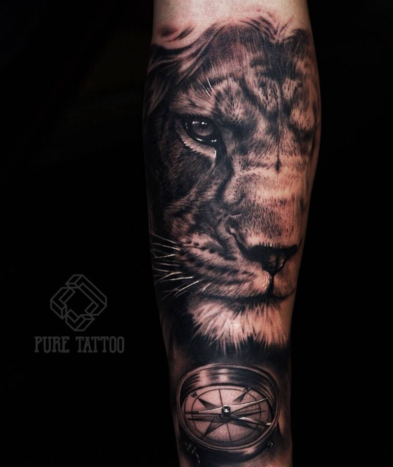 狮子与指南针纹身图片_手臂欧美写实狮子指南针原创纹身图案