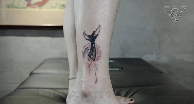 纹身/刺青纹身图片_腿部水墨水彩鲸鱼纹身图案